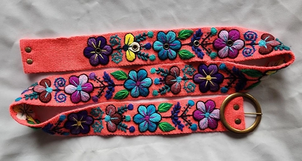 Bellissimo Cintura Di Fiori Ricamata Perù Taglia XL / Rosa - Immagine 1 di 3