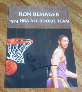 Foto firmada autografiada por Ron Behagen 4X5,25 NBA baloncesto New Orleans Jazz - Imagen 1 de 3