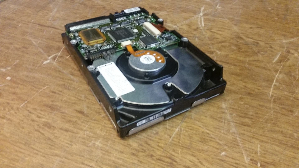 IBM 80P3153 71P7443 17R6172 73GB 10K RPM SCSI Ultra 3 68 PIN 3.5 Hard Drive  - Image 1 of 1