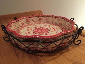 Temp-tations Horno Vajilla Viejo Mundo Rojo 10" Plato Quiche con Soporte de Metal Negro ~ Nuevo sin Caja - Imagen 1 de 9