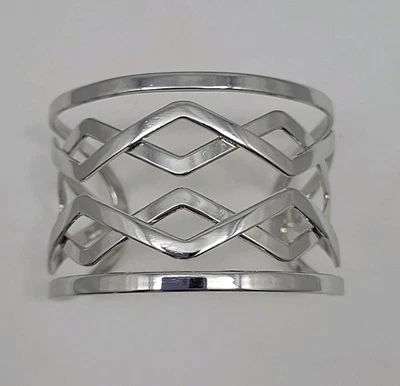 Brazalete ancho Lia Sophia Silvertone Foto 1 de 4