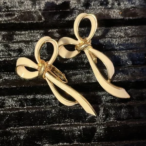 Vintage PEP Edwin Pearl Signed Vintage White Enamel Bow Clip-on Earrings - Picture 1 of 6