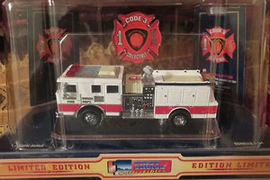 Code 3 City of Wasaga Beach/Ville De Wasaga Seagrave #60038  MID  FREE POSTAGE - Picture 1 of 4