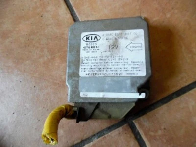 Centralina airbag Kia Carnival I 0K54B677F0A - Immagine 1 di 2