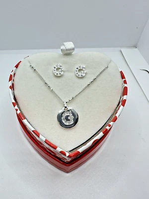 Parure con Collana e Orecchini Donna Guess in Ottone e Zirconi con Lettera G - Immagine 1 di 4