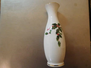 LEFTON CHRISTMAS HOLLY WREATH BUD VASE GOLD TRIM 03048 JAPAN 6-1/2" Free Ship - Picture 1 of 7