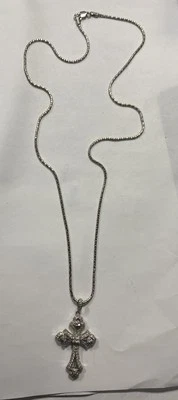 Collar de oro blanco de 14k (18) pulgadas cruz de diamantes de 1/2 quilate peso total 5,5 gramos Foto 1 de 4