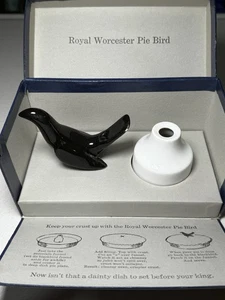 Royal Worcester Hecho en Inglaterra Black Bird Pie Vent KITCHEN PIE BIRD - Imagen 1 de 7