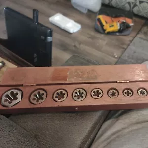 Juego de troqueles vintage de invierno de 8 piezas - con estuche de madera - Imagen 1 de 5