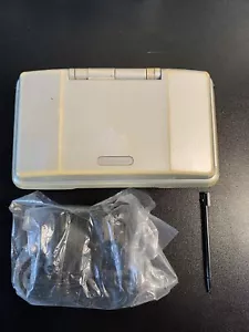 Nintendo DS Handheld-System - silber - Bild 1 von 9