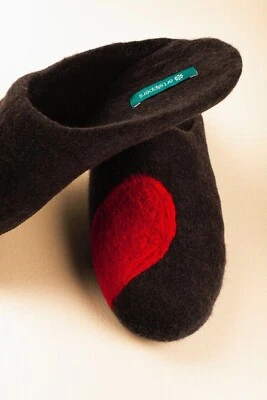 Women's Kyrgyz Felt Slipper B/W Hearts 100% Merino Wool Handmade US 5-12 - Image 1 of 4