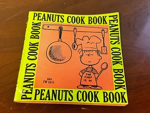 Peanuts Cook Book Vintage 1975 Charles Schulz 8th Printing TW 1615 - Imagen 1 de 5