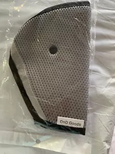 DnD Goods {Tasche} grau & schwarz mit Metallverschluss in der Mitte - Bild 1 von 10