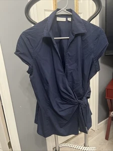 New York & Company Damen Shirt Gr. Large dunkelblau Crossover Surplice Tie Top - Bild 1 von 3