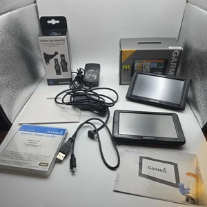 Garmin Drive 5” LM EX Paquete MAPAS DE POR VIDA Kit de Montaje, Pantalla Extra, Cables, CD - Imagen 1 de 10