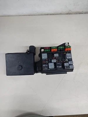 Pontiac Grand Am/Oldsmobile Alero 2001-2002 caja de fusibles fabricante original Foto 1 de 4