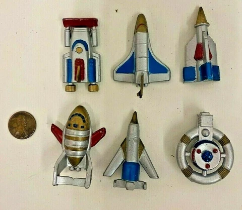 Thunderbirds Are Go  5 Miniature Plastic Ships plus Space Shuttle Rare Unusual Cover