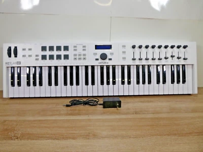 Controlador Arturia Keylab 61 Essential USB/MIDI Foto 1 de 4