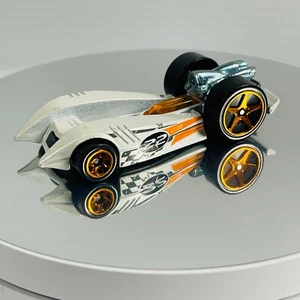 Hot Wheels DUEL FUELER - 2013 Mattel Toy Race Car - 1:64 Toy Car Figure - Picture 1 of 9