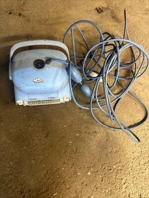 Manguera y base robótica limpiadora de piscina Maytronics Dolphin M200 Plus sin probar Foto 1 de 4