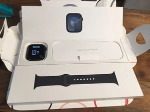 Apple Watch Series 9 45mm Midnight AL Case w Midnight SB M/L MR9A3LL/A Excellent - Zdjęcie 1 z 5