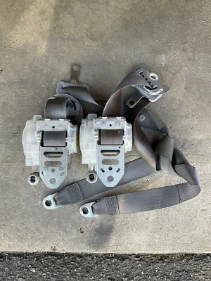 Cinturones de seguridad delanteros Toyota RAV4 ambos lados 2006 2007 2008 2009 2010 2011-2012 gris Foto 1 de 2