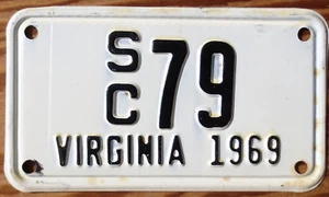 Etiqueta con número de matrícula lateral de motocicleta Virginia 1969 - Imagen 1 de 1