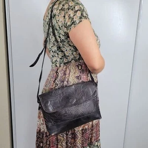 Vintage Debra Lynne Tooled Leather Shoulder Bag Toucan Leaf Flap Closure Smooth - Picture 1 of 12