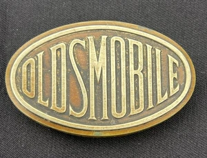 OLDSMOBILE AMERICAN AUTOMOBILE VINTAGE MOTOR CAR RADIATOR GRILLE BADGE EMBLEM - Picture 1 of 8