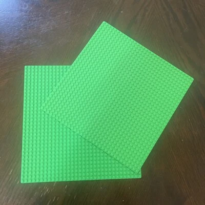 LEGO 3811 Green Baseplate 32x32 Building 10" x 10"- 10255 10181 6754 4957 4999 - Image 1 of 2