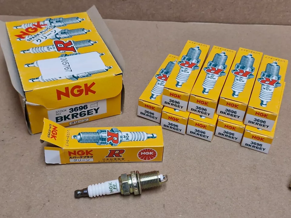 X10 NGK 3696 Spark Plug BKR6EY For Nissan Primera 100NX Largo Sunny 2240153J06 - Image 1 of 4