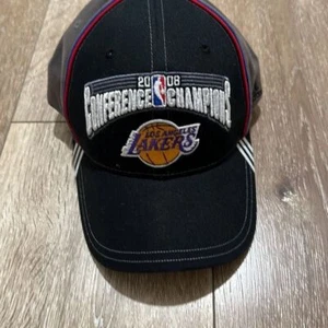 Adidas Herren Los Angeles Lakers 2008 Conference Champions The Finals Strapback Mütze - Bild 1 von 7