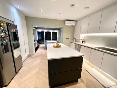 600*125*14mm Roble Blanco UV Engrasado Espiga Suelo de Ingeniería HO1408 Muestra Foto 1 de 3