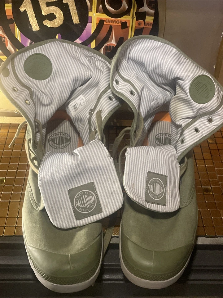 Palladium Pampa Zapatos Para Hombres Talla 14 Gris Lona Parte Superior Alta Punta de Goma Botas para Aire Libre Foto 1 de 4