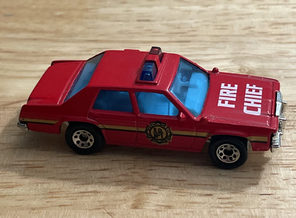 Matchbox Ford LTD Fire Chief Car - Fire Dept. Vintage 1987 Excellent Condition - Image 1 of 4