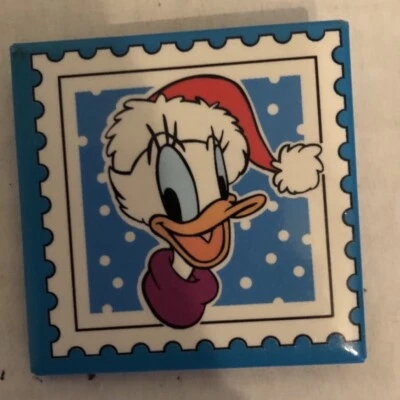 Disney Daisy Duck Stamp Christmas Pin Square Vintage (A) - Imagem 1 de 3