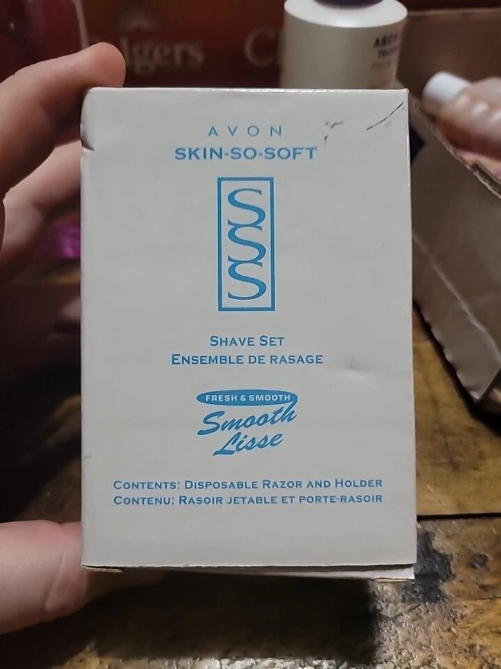 Conjunto de Barbear Avon Skin So Soft Fresco e Suave - Barbeador e Suporte Descartáveis - Novo - Imagem 1 de 1
