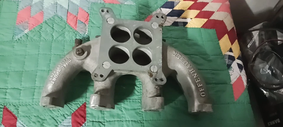 OFFENHAUSER COLECTOR DE ADMISIÓN DE DOBLE PUERTO para VEGA y CUERPO H 4 CIL 140 CU EN MOTOR Foto 1 de 4