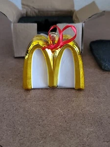 McDonald's Golden Arches Adorno de Navidad de vidrio soplado a mano 2019 3" - Imagen 1 de 9