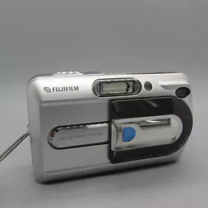 Fujifilm Digital Camera FinePix A330 3.2MP Silver Tested - Picture 1 of 8