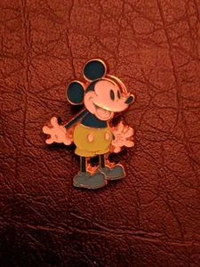 Mickey Mouse Exhibition Exclusive 90th Pin Mystery Chaser Pin Green Blue Week 1 - Picture 1 of 2