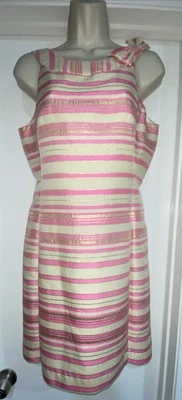 LILLY PULITZER 粉色金色闪亮金属条纹提花 Elias 蝴蝶结领连衣裙 8 — 第 1/4 张图片