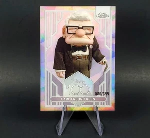 2023 Topps Chrome Disney 100 Carl Fredricksen /399 UP Rosa Rifrattore Holo - Foto 1 di 12