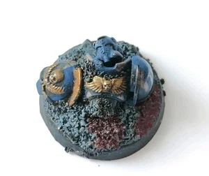 Warhammer 40k - Base de paisaje de víctimas personalizada de marines espaciales pintada - Imagen 1 de 2