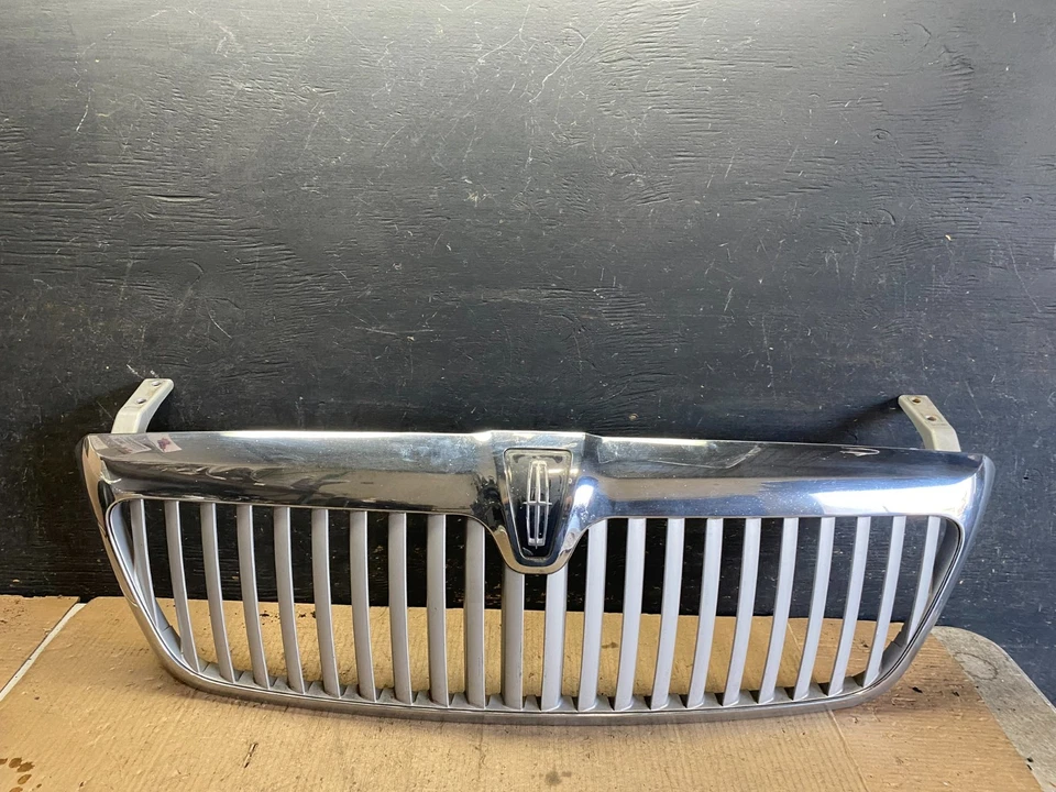 2003-2006 Lincoln Navigator Front Upper Grill Grille Q5744 DG - Image 1 of 4