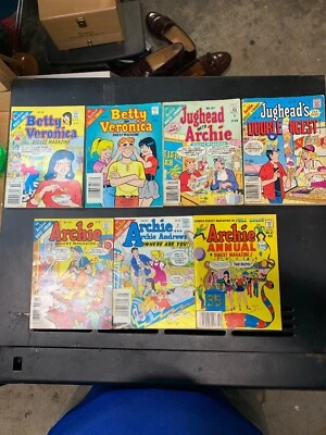 Lot Of 11 Vintage Archie, Betty And Veronica, Jughead, Digest Library Comics - Image 1 of 4