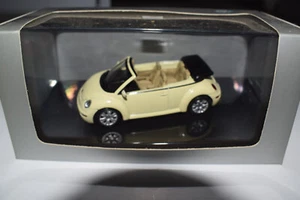 AutoArt 59754  1/43 VW Volkswagen New Beetle Cabrio MELLOW YELLOW - Bild 1 von 1
