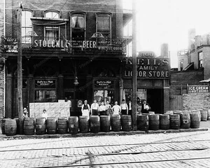Liquor And Beer Store 1920 Vintage 8x10 Reprint Of Old Photo - Picture 1 of 1