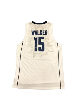 Camiseta deportiva firmada por Kemba Walker UConn Huskies (blanca visitante) PSA/DNA Foto 1 de 4
