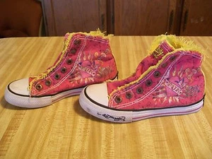 Tenis altas de lona rosa/amarilla Ed Hardy; cierre a presión para niñas talla 1 (Euro 32) - Imagen 1 de 12